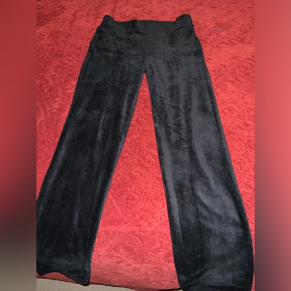 Legging Veludo Cotelê HUE Feminina - Preta Medium Bolsos Traseiros